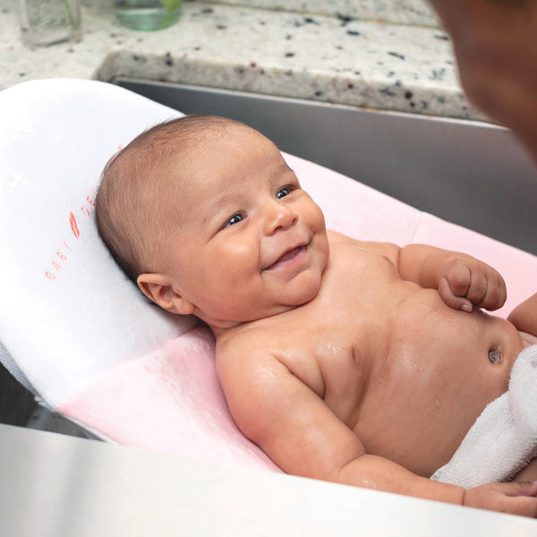 A Guide to Baby’s First Bath